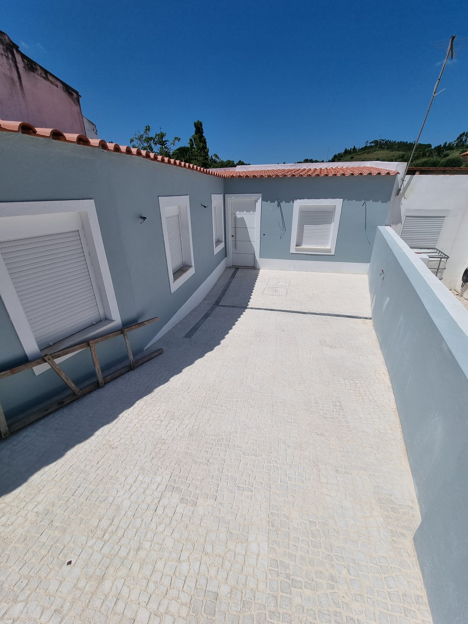 Todo o exterior renovado